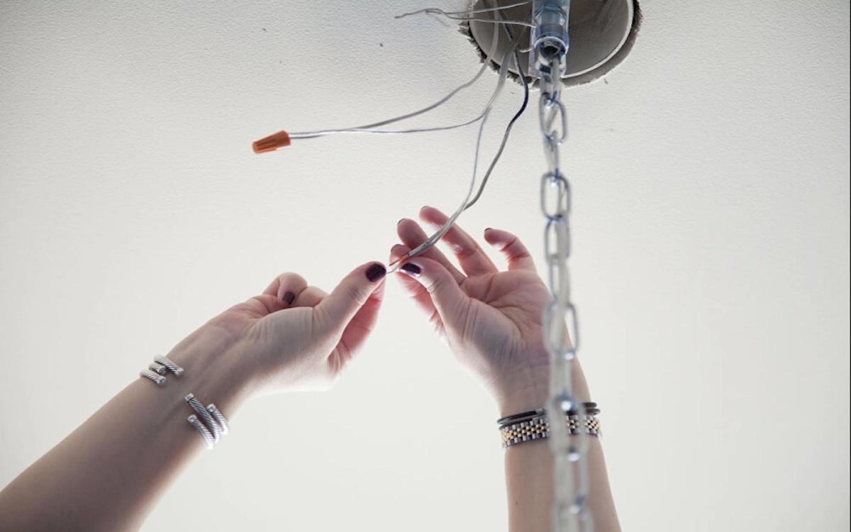 نصب لوستر روی کناف