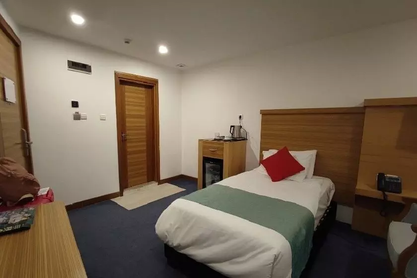 پوشاندن پنجره با کناف